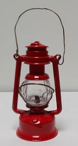 Linterna de ferrocarril miniatura sacapuntas de metal rojo estante decoración hombre cueva - Imagen 1 de 5