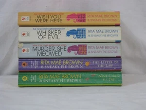 5 PB Rita Mae Brown book lot Whisker of Evil, Murder She Meowed..  VG - Imagen 1 de 5