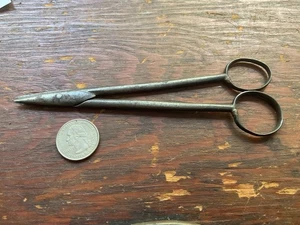 Forbice in ferro forgiato a mano vintage cesoia da ricamo taglio cucito - Foto 1 di 11