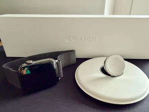 Apple Watch Series 6 44mm Cellular Edelstahl Graphite inkl. Apple Ladedock - Bild 1 von 4