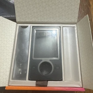 Microsoft Zune 30 Digital Media MP3 Player 30GB White/Black/Brown Good Condition - Picture 1 of 8