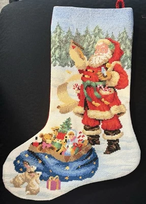 Medias de Navidad punto de cruz hechas a mano Papá Noel con lista y bolsa de juguetes Foto 1 de 3