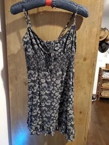Obey schwarzes geblümtes Sommer Minikleid XS elastische Träger Rüschen Schlüsselloch - Bild 1 von 8
