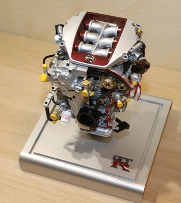 Nissan GT-R EnSinnel Motor Modell mit Soundfunktion - Bild 1 von 4