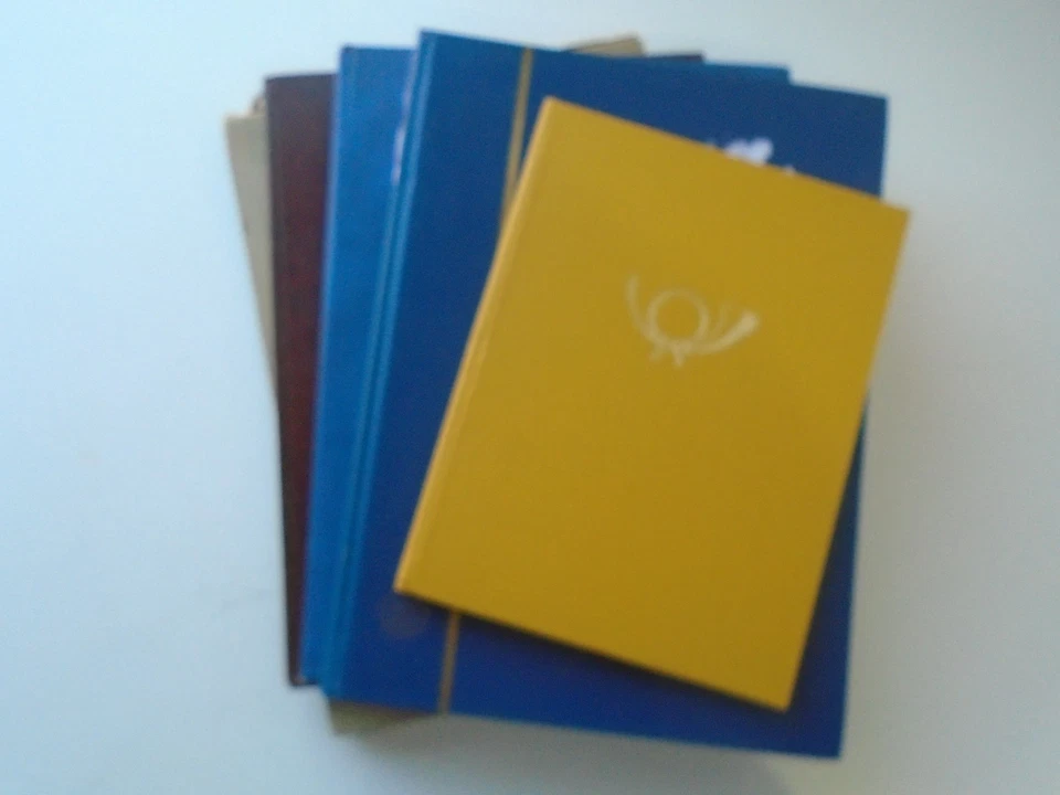 Commonwealth & world - Colección usada y como nueva en 5 libros de stock. Ver fotos abajo. Foto 1 de 1