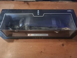 Sunnyside 1/28 scale model of a 2003 Lincoln Limousine. BNIB.  - Picture 1 of 9