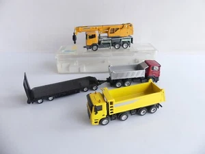 1:87 / SIKU / 3 CAMIONS DIVERS / BENNE / CAMION GRUE / PORTE CHAR - Foto 1 di 4