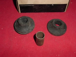 NOS 1962-1967 Chevy II Nova #3793684 Lower Strut Rod Bushings 1 Side Only - Bild 1 von 5