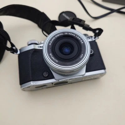 Olympus OM-D E-M5 Mark II 16.0MP Digitalkamera - Silber mit 14-42mm Objektiv - Bild 1 von 4