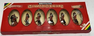 Britains Metal Models 7237 Black Watch Officer, Piper & 4 Men Vintage 1982 - Picture 1 of 23