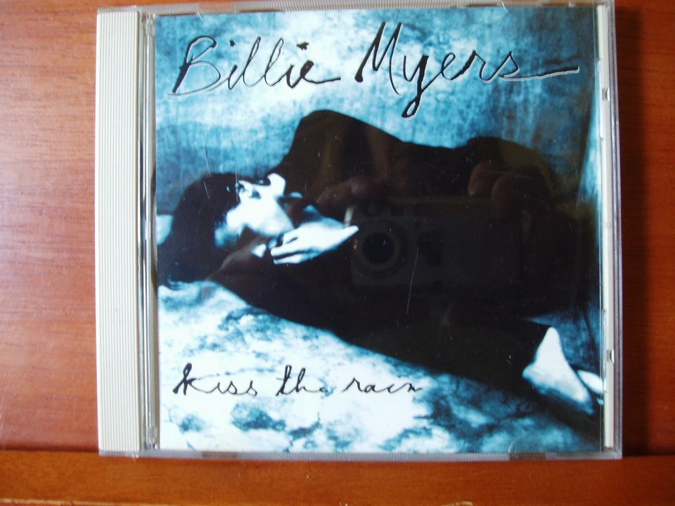 Kiss the Rain / Shark & The Mermaid Foto 1 de 1