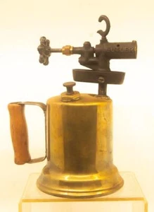 BUTLER MACHINE CO. PRESTON ONTARIO: MODEL 100 BRASS BLOW TORCH 8769H - Picture 1 of 4