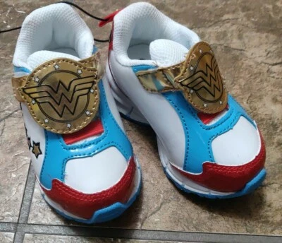Zapatos de tacón iluminados para niñas pequeñas Wonder Woman talla 5 o 6 Foto 1 de 4