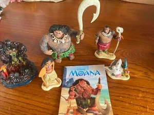 DISNEY Store FIGURE PLAYSET MOANA 7 PIECE Cake Topper - Picture 1 of 8