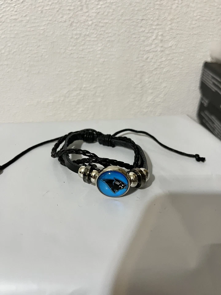 Carolina Panthers 男式女式黑色皮革手链足球美国发货 1 天 — 第 1/1 张图片