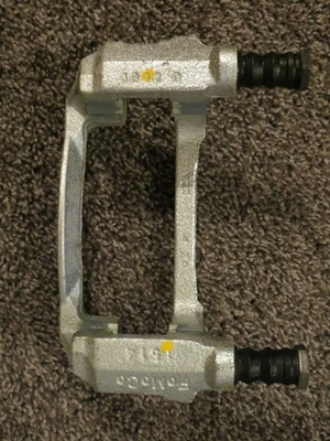 Soporte de pinza de freno delantero derecho Ford Fiesta OEM BE8Z2B292B Foto 1 de 4