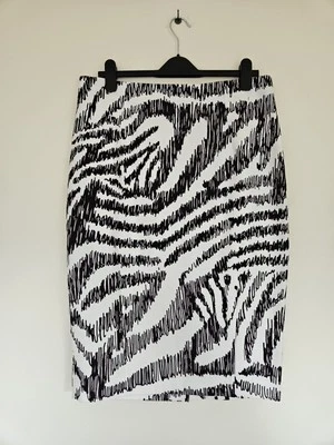 H&M. Pencil Skirt. Zip Detail. UK 18. EUR 46. Brand New - Image 1 of 4