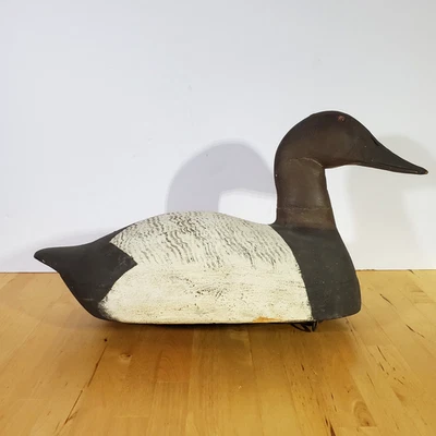 Antiguo señuelo de pato tallado en lona pintura oscura clara caza primitiva firmado Foto 1 de 4