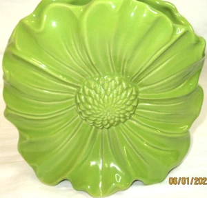 VINTAGE~RETIRED~ STANGL #3413 GREEN COLORED DAISY/SUNFLOWER VASE~7 1/8" X 7 1/2" - Picture 1 of 11
