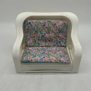 Vintage 1983 Mattel Barbie Dream Cottage White Plastic Wicker Furniture Loveseat - Picture 1 of 9
