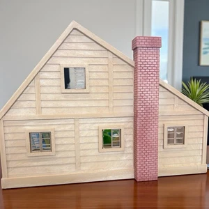 Casa de muñecas de madera vintage estilo cabaña casa de muñecas de madera de 2 pisos con chimenea - Imagen 1 de 24