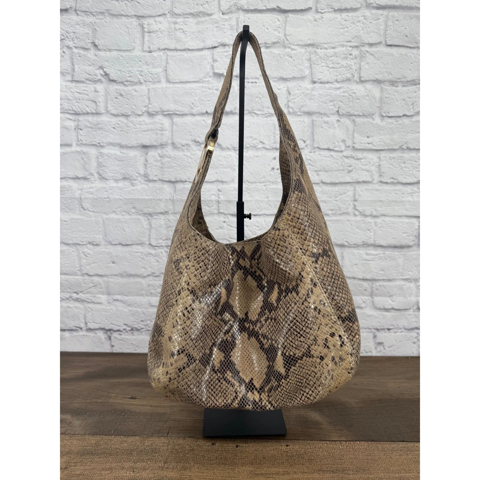 Bolso de Hombro Hobo Michael Kors Pitón Cuero Repujado Marrón Dorado Logo MK Foto 1 de 4