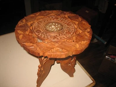 Mesa plegable vintage de madera de teca tallada a mano India PEQUEÑA  Foto 1 de 4