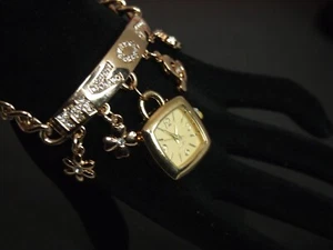 Golden Fashion Women Bracelet Watch LOVE Alphabet Quartz Watch Flower Gift - Picture 1 of 4