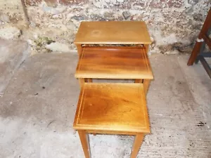 Mesas de teca vintage de mediados de siglo nido de 3 - Imagen 1 de 8