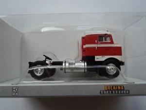 BREKINA 1950 KENWORTH BULLNOSE RED / WHITE HO 1/87 PLASTIC - Picture 1 of 2