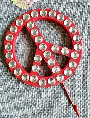 "Nuevo letrero rojo de la paz con pedrería facetados transparentes madera y gancho de pared de metal - 8,25""" Foto 1 de 4