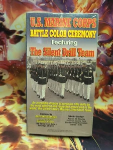 U.S.MARINE CORPS Battle Color Ceremony SILENT DRILL TEAM VHS Video Tape Pre-Ownd - Imagen 1 de 4