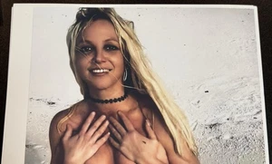 Britney Spears 8 x 10 signed  PHOTO! REPRINT  ( Completely Noode ) Hot - Picture 1 of 1