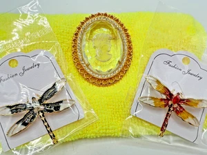 lot of 3 pins or brooches beautiful Cameo and 2 Butterflies - Picture 1 of 9