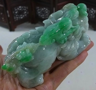 Estatua Big Pixiu de jadeíta verde tipo A natural de colección Foto 1 de 4