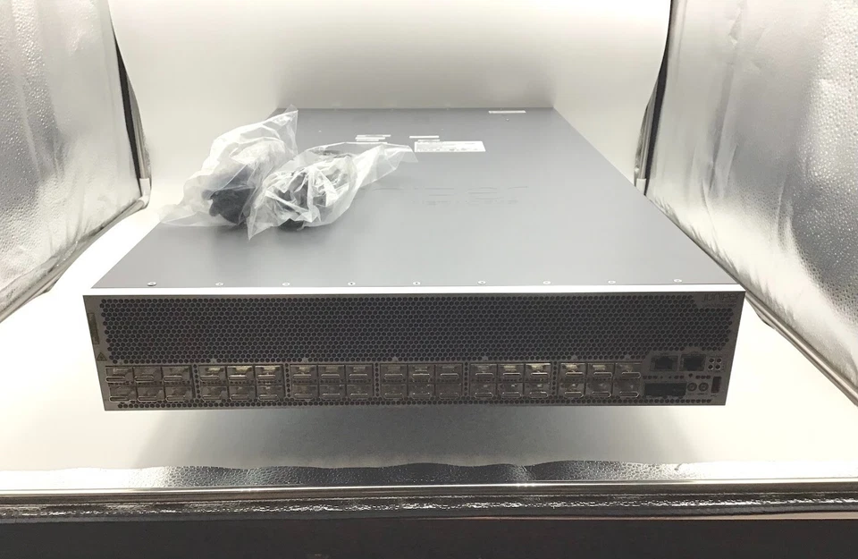 Juniper QFX10002-36Q  QFX10002 System with 36-Port 40GbE QSFP+ / 12-Port 100GbE - Image 1 of 1