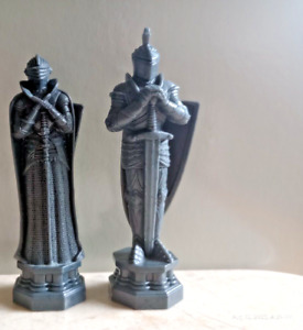 2 LOT BLACK/GRAY 2002 MATTEL HARRY POTTER CHESS REPLACEMENT PIECES: KING&QUEEN