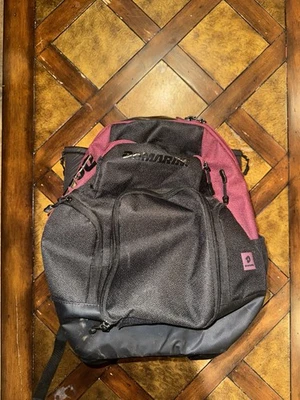 Mochila DeMarini beisebol softbol taco duplo marrom preta grande - Imagem 1 de 4
