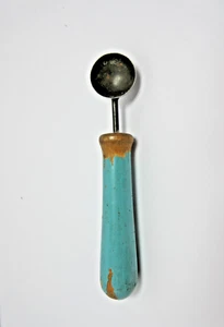 VINTAGE BLAUER MELONENBALLER MIT HOLZGRIFF - SAMMLERSTÜCK KÜCHENUTENSILIEN - Bild 1 von 1