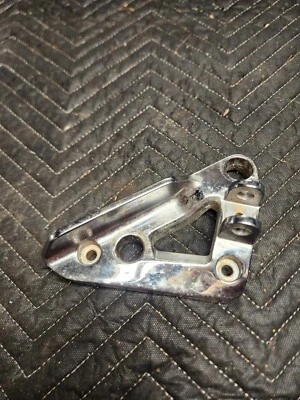 Soporte de montaje de clavija de pie derecho pasajero delantero pasajero Kawasaki Vulcan 750 2002 85-2006 Foto 1 de 4