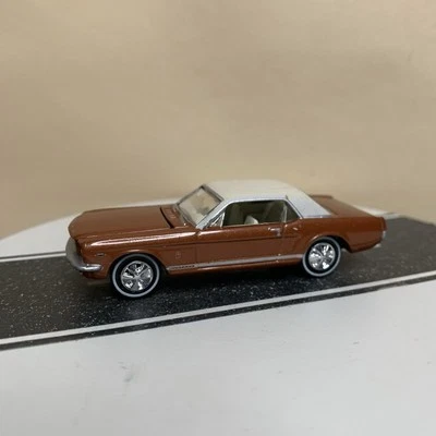Johnny Lightning #29 1966 福特野马 GT Coupe 棕色带白色车顶 1: 64 近乎完好 — 第 1/4 张图片