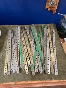 Meccano frühe gemischte Epochen Restposten 37, 25 Loch lange Streifen gebraucht spielen getragen - Bild 1 von 5