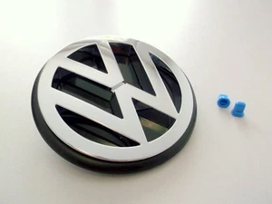 VW T3 Emblem Zeichen Heckklappe mit Anbaumaterial, Stopfen und Unterlage, Chrom - Bild 1 von 1