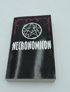 Necronomicon By Simon ~ First Avon Printing 1980 Vintage Paperback Book - Foto 1 di 9