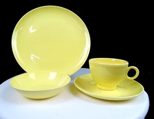 TS & T TAYLOR SMITH TAYLOR VERSATILE PASTEL YELLOW 4 PIECE 9 1/4" PLACE SETTING - Picture 1 of 9