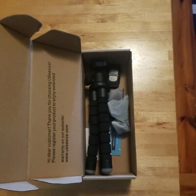 UBeesize Phone Tripod  Wireless Remote - Missing phone holder attachment - Image 1 of 3