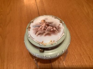 Antique French Porcelain Green Cherubs/Angels Jewelry Vanity Trinket Box - Picture 1 of 11