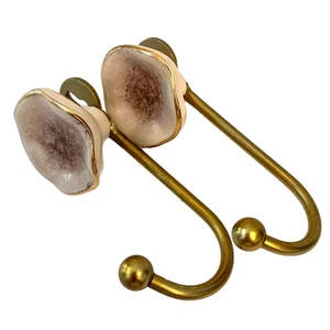 2 Messing Wandhaken Deko Keramik Blumen Lavendel Goldrand 4,5" - Bild 1 von 5