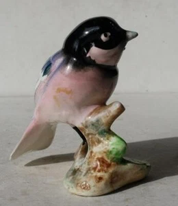 Figura Pájaro Chicadee Rosa Azul Pájaro Encaramado Cerámica Pintado a Mano Estatuilla de Pájaro - Imagen 1 de 1