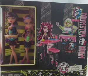 Monster High - CREEPATERIA - Cleo De Nile - Set da gioco lupo Howleen - sigillato - Foto 1 di 2
